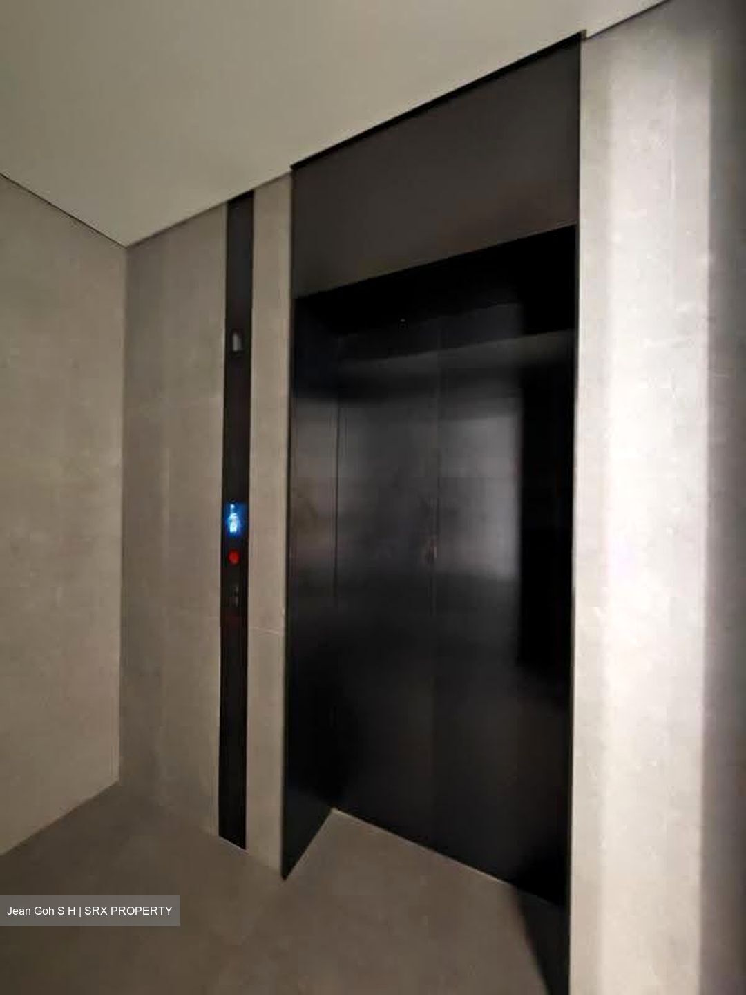 Hongkong Street (D1), Office #618137041